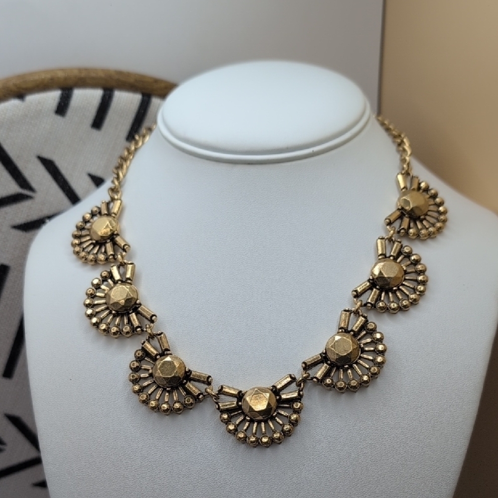 🌟 NWT J. Crew Statement Bib Necklace - Gold Sunburst Design 🌟 - Picture 3 of 8